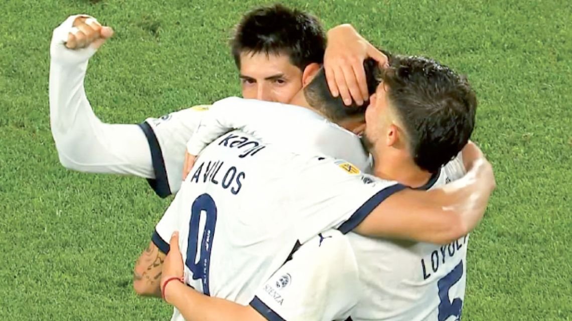 Independiente ganó en Lanús un duelo clave para entrar a la Sudamericana