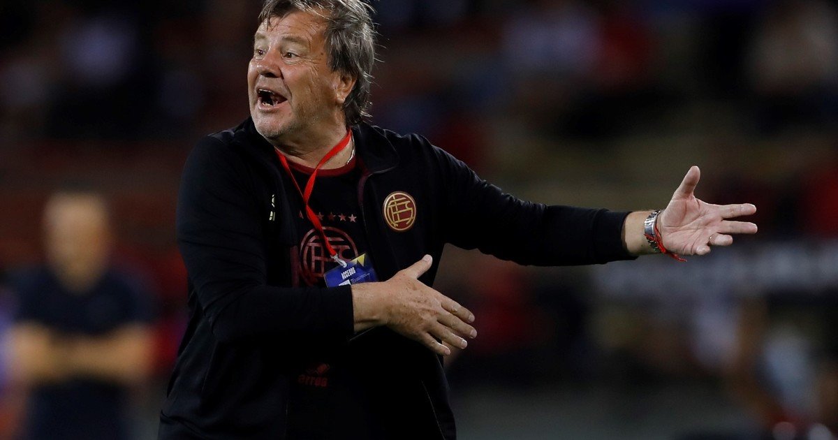 Lanús va con todo: Zielisnki no se guardará nada ante Independiente