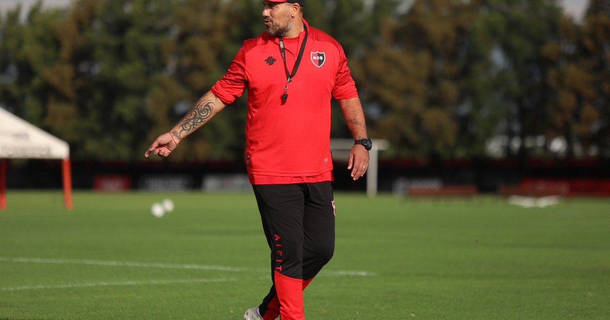 Cristian Fabbiani renovó su contrato como entrenador de Newell’s :: Olé