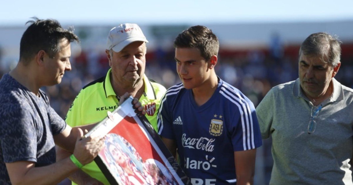 El mensaje de Paulo Dybala tras el fallecimiento de una leyenda de Instituto :: Olé