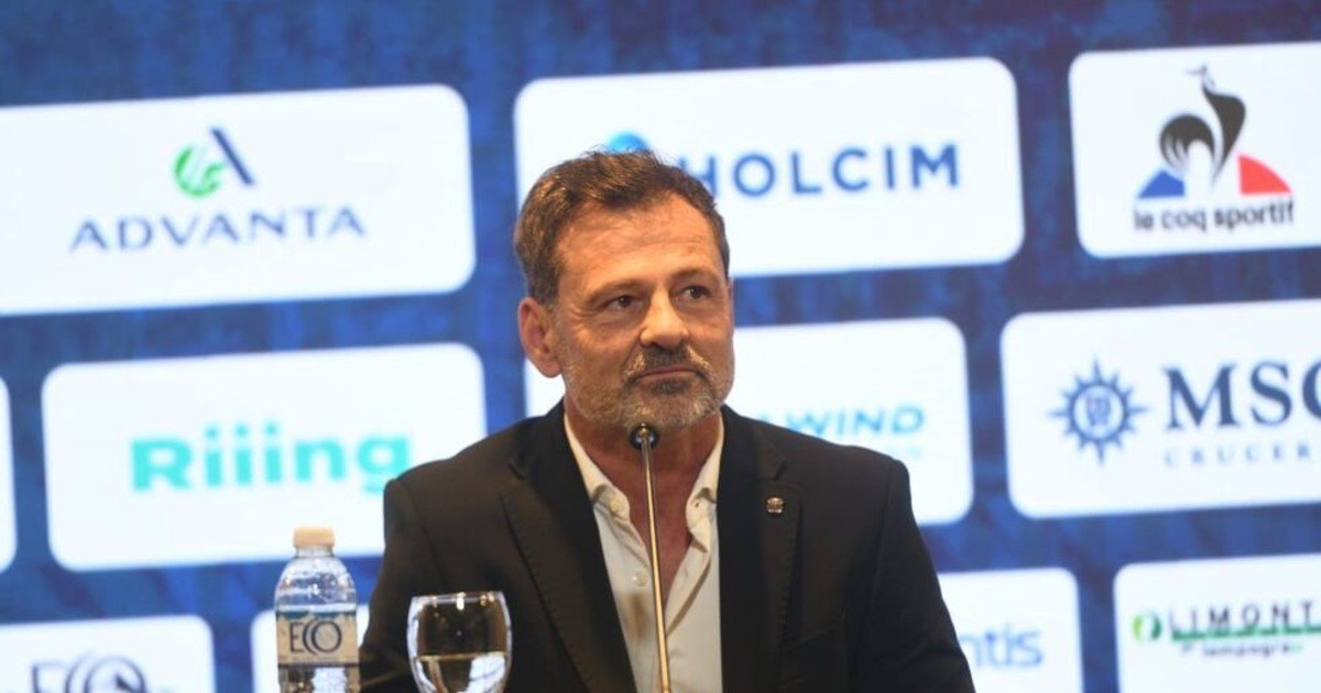 Cocca prendió el micrófono y agarró la escoba: seis jugadores afuera y un "vestuario que contagie ganas" :: Olé