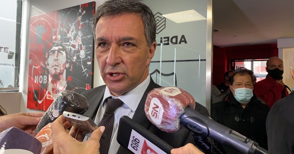 El presidente de Newell’s explicó que protegió a los niños por la foto con Malcorra :: Olé