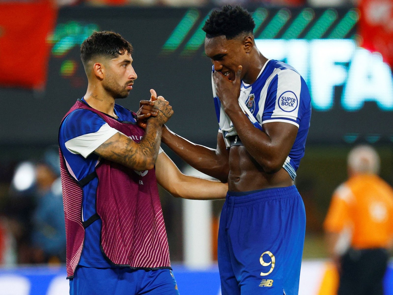 lluvia de goles y doble decepción por la eliminación