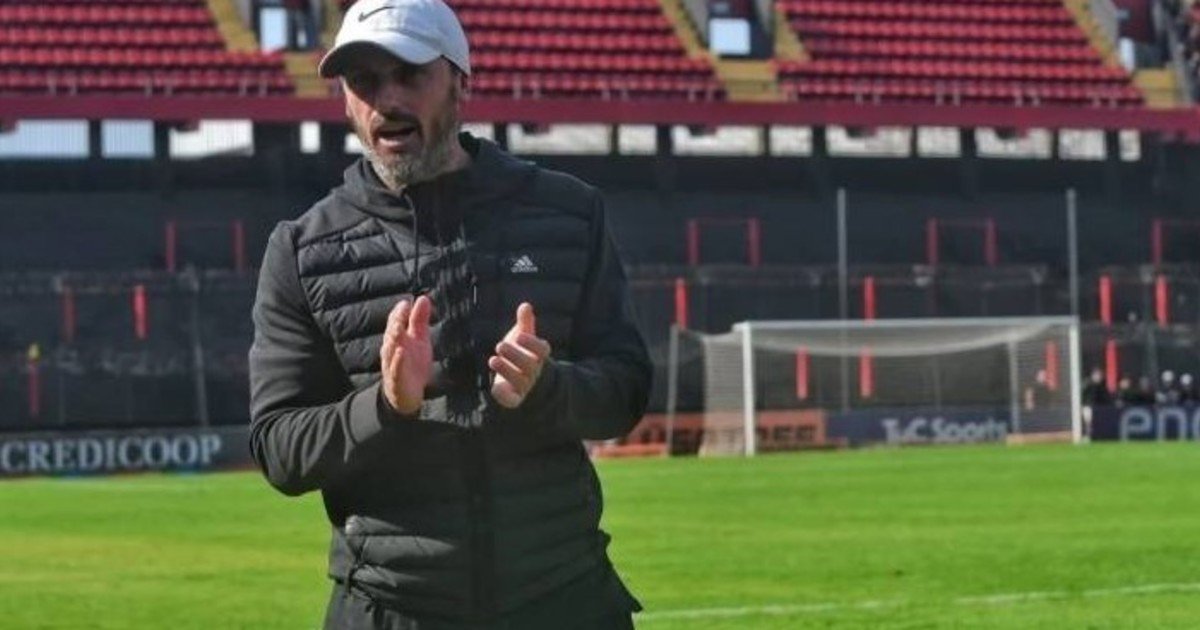 Colón, cerca de cerrar al entrenador para lo que resta del campeonato :: Olé