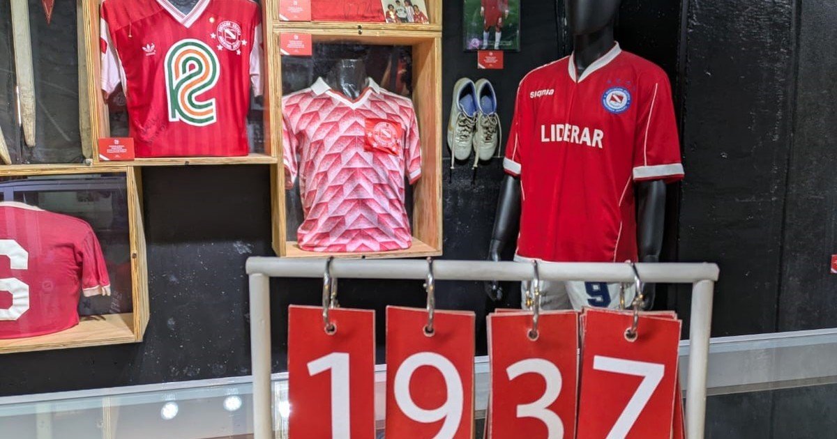 El equipo argentino que lleva 1.937 partidos con un futbolista surgido de sus Inferiores en la formación inicial :: Olé
