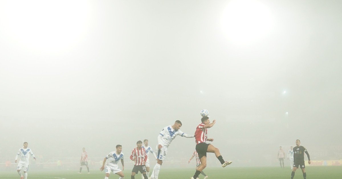 La niebla dejó sin VAR a Estudiantes vs. Vélez y afectó también a la TV :: Olé