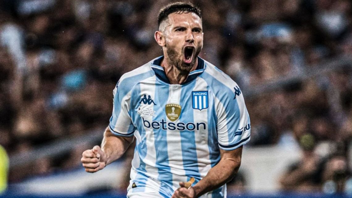 Maravilla Martínez sobre su renovación con Racing: "Voy a seguir vistiendo esta camiseta hasta quizás los últimos años de mi carrera"