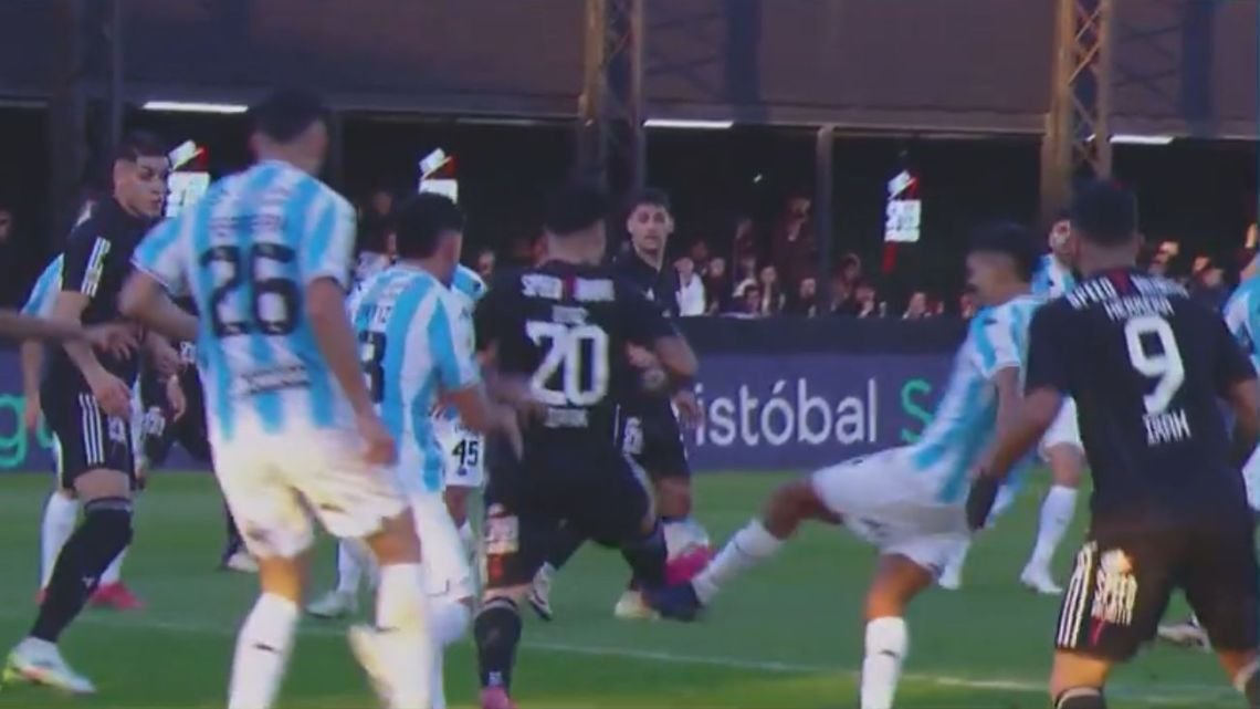 Riestra venció a Atlético Tucumán 1‑0 en un partido lleno de polémicas: un penal dudoso y un codazo sin sanción