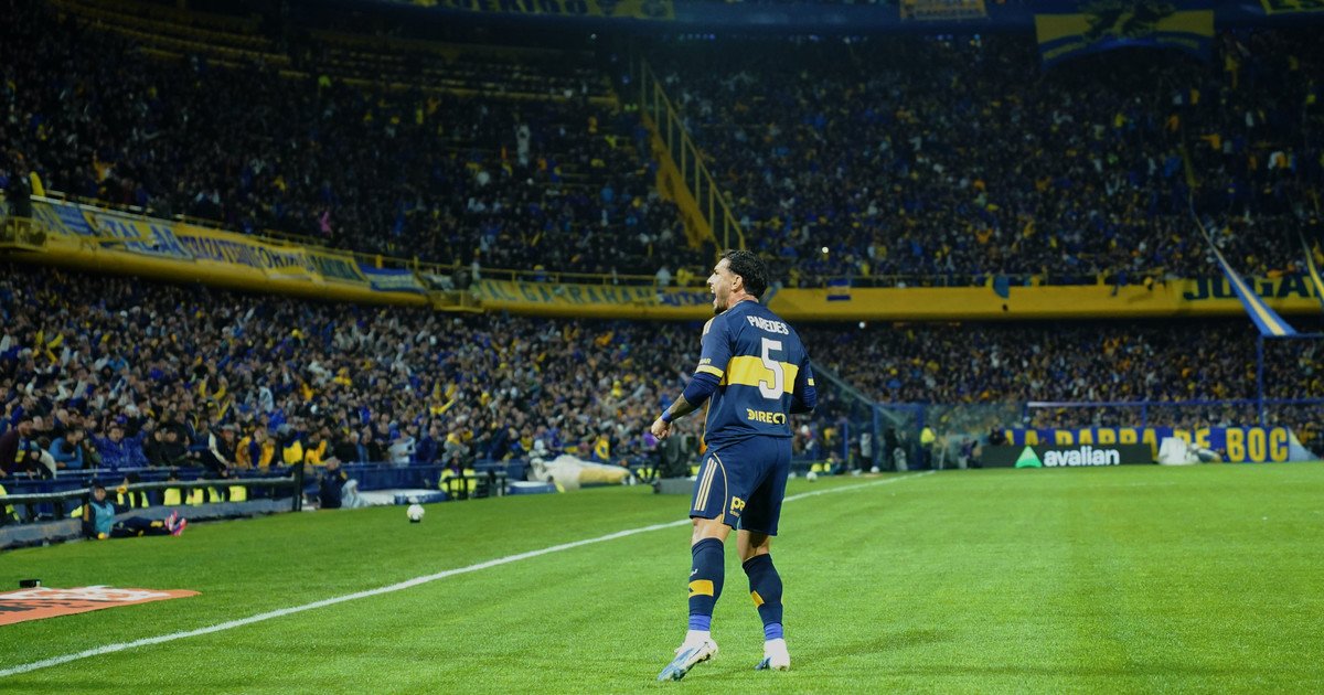 Video: el gol de Di Lollo tras el córner de Paredes, que festejó de cara a la gente :: Olé