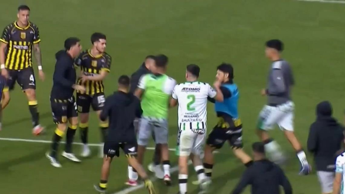 AFA sancionó jugadores y clausuró la cancha de Chicago tras el clásico con Almirante Brown