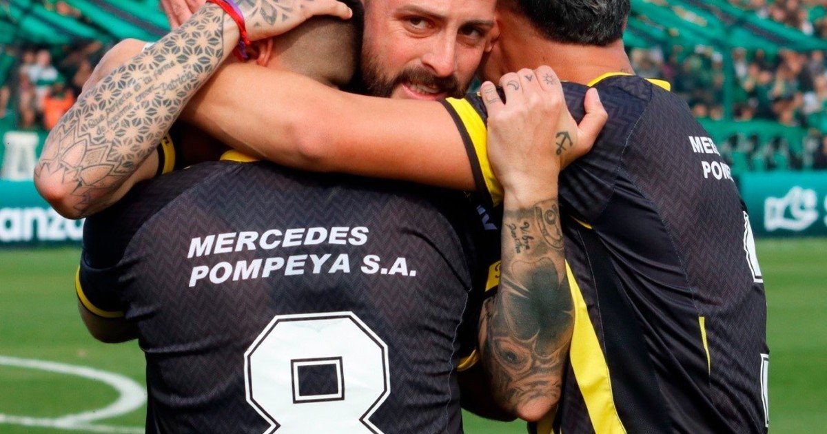 Almirante logró un triunfazo ante Chicago en un clásico que terminó en escándalo :: Olé
