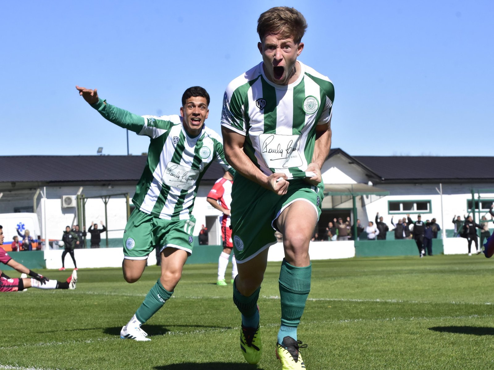 Camioneros, cada vez más cerca de la final de la Primera C :: Olé