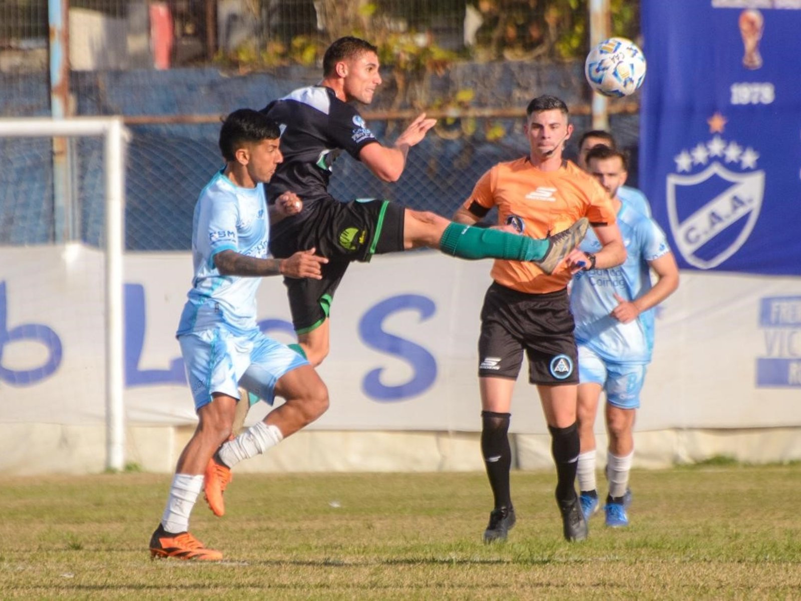 Camioneros cayó tras 15 partidos y se apretó la pelea en la Primera C :: Olé