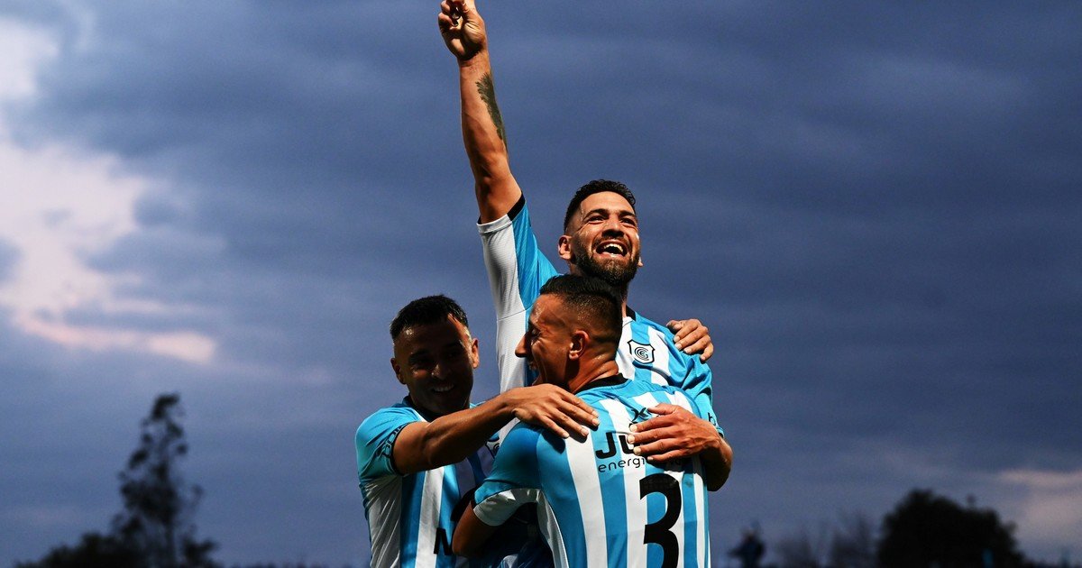 Colón fue goleado y profundizó su crisis :: Olé