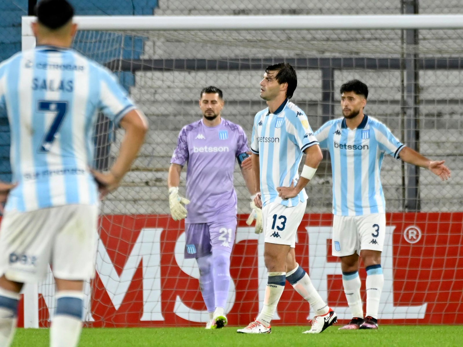 Decisión tomada con Arias para el clásico de Racing con Boca :: Olé