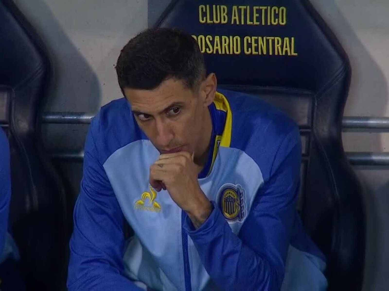 Di María antes del clásico: una amarilla, algunos toques de calidad, aplausos al salir y molestia por el empate :: Olé