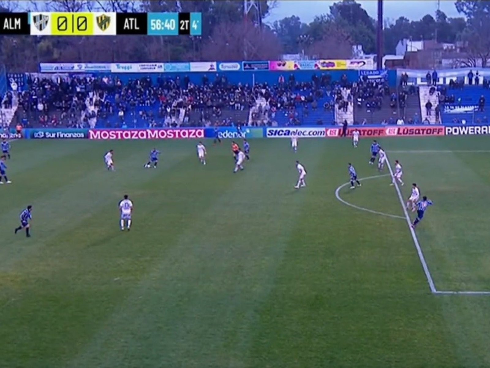 Escándalo en el Ascenso: el línea levantó la bandera, el juez cobró el gol y luego se retractó :: Olé