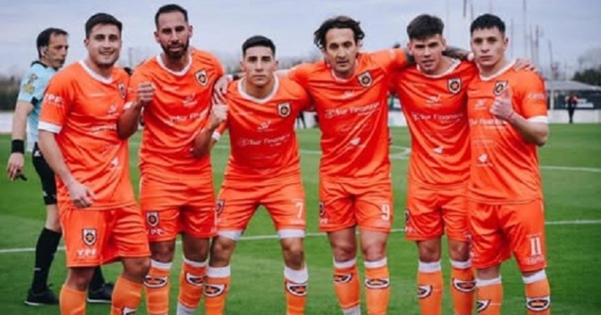Estrella del Sur ganó y no se baja del podio en la Primera C :: Olé