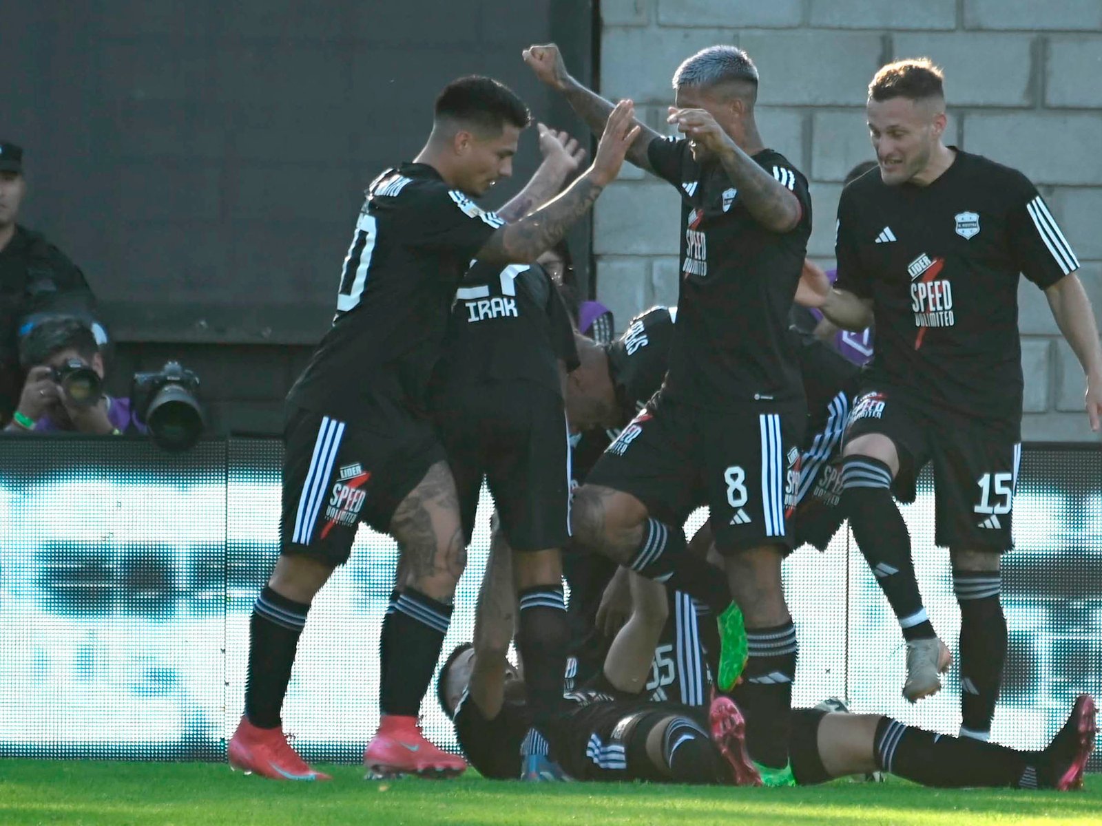 La disciplina de Riestra y las claves de los 22 partidos invicto como local :: Olé