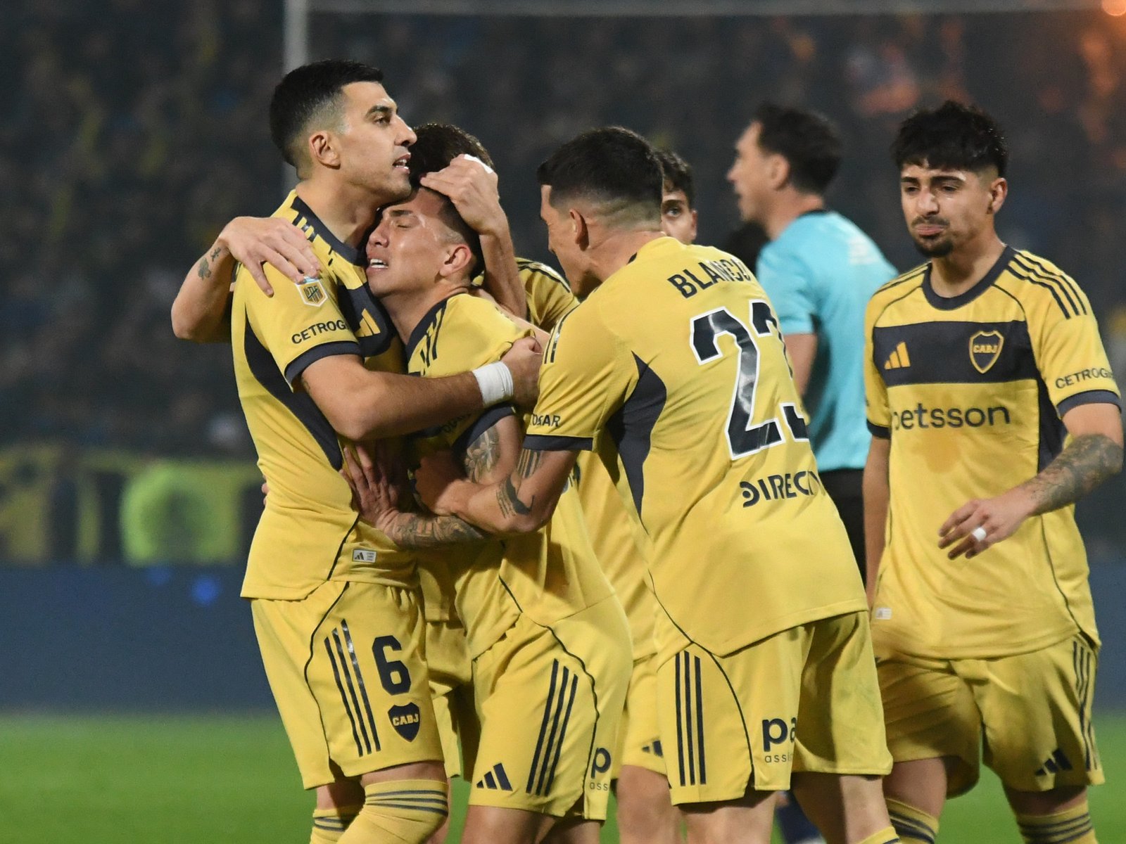 La emoción de Velasco luego de su primer gol con la camiseta de Boca :: Olé