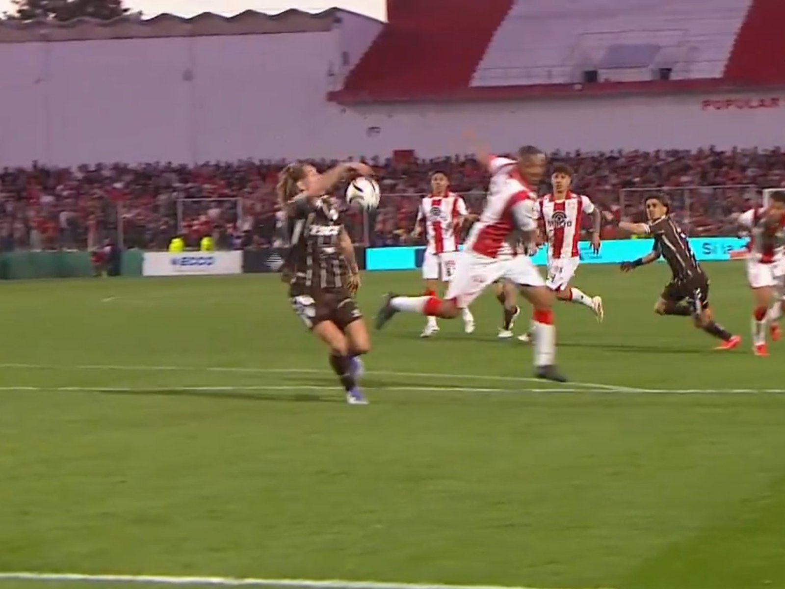 La otra polémica del Instituto-Platense: mano en el gol del empate :: Olé