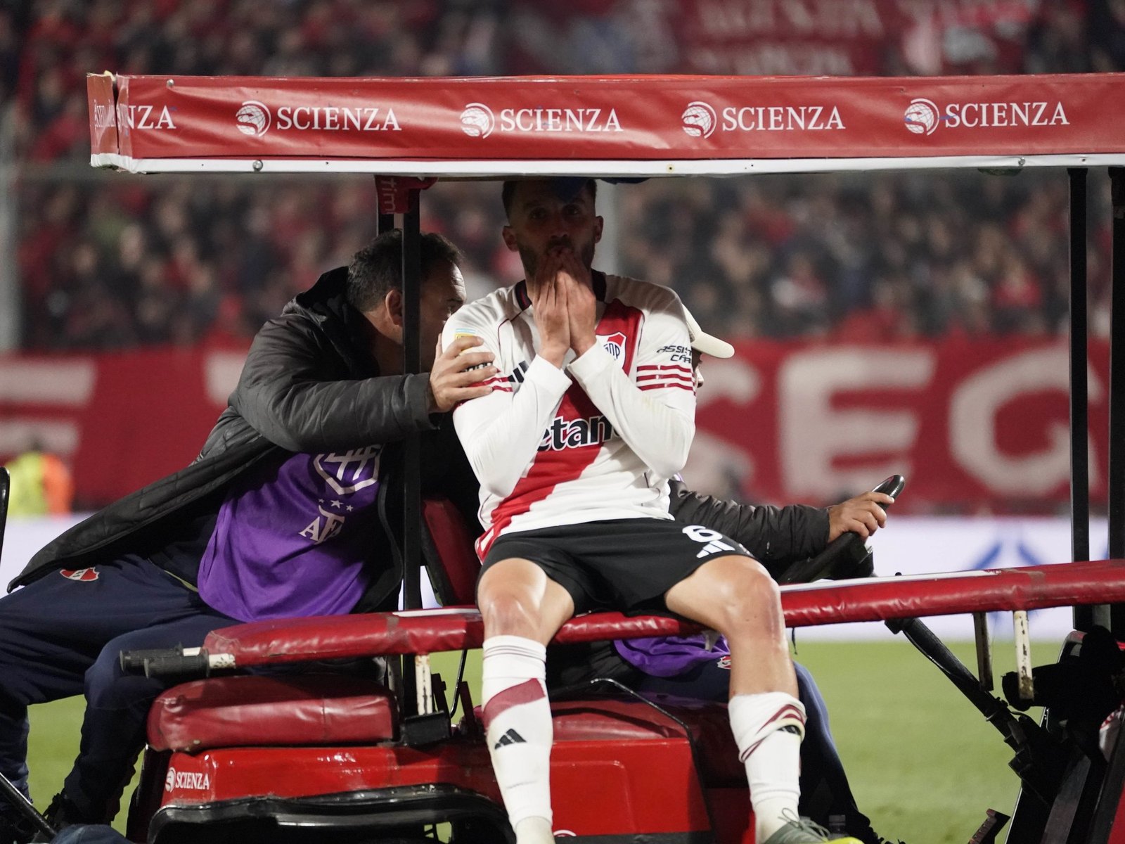 Los jugadores de River, el Dibu Martínez y el Betis: los mensajes a Pezzella por su dura lesión :: Olé