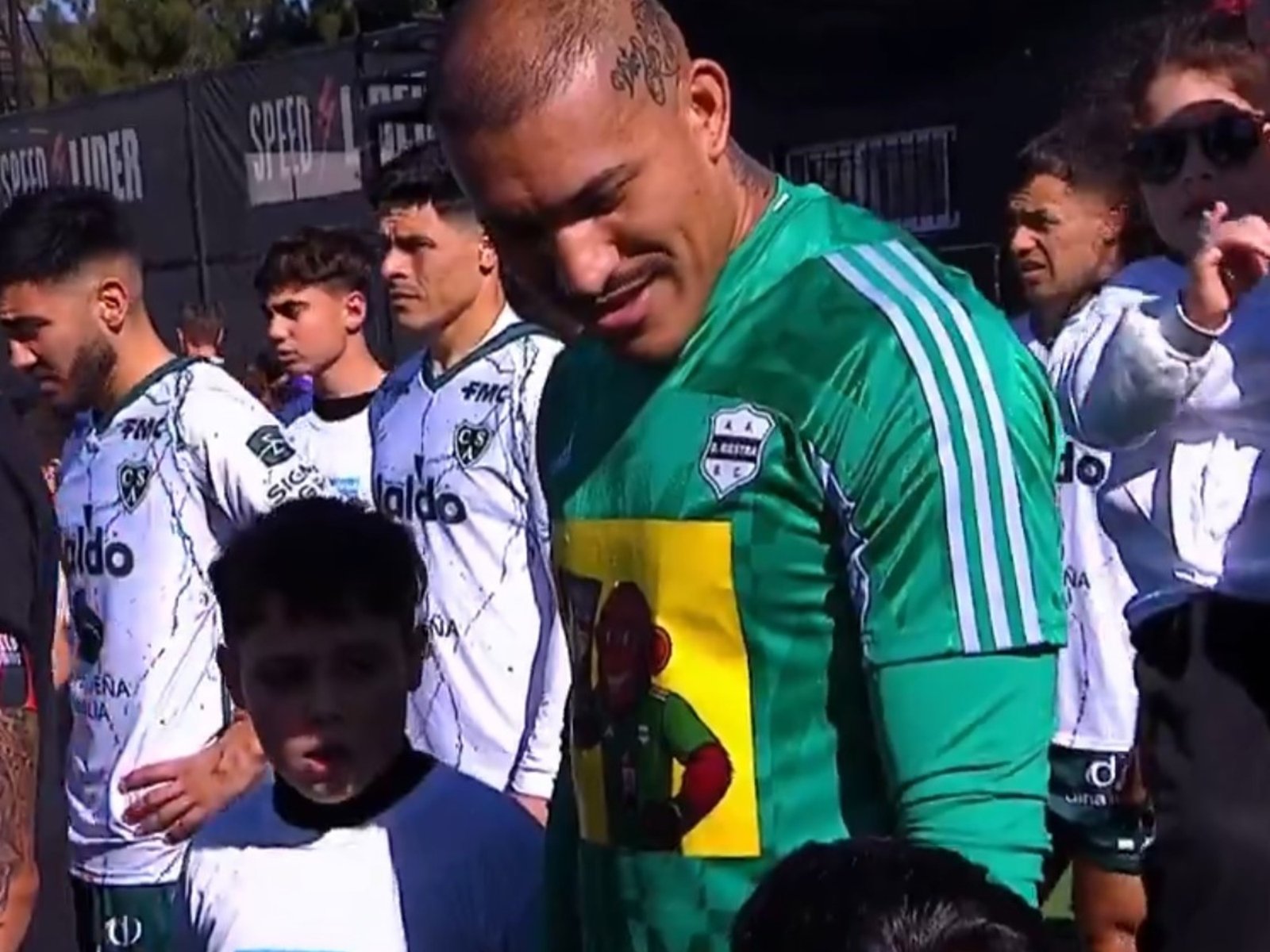 Nacho Arce y la extraña camiseta que usó para recibir a Sarmiento :: Olé
