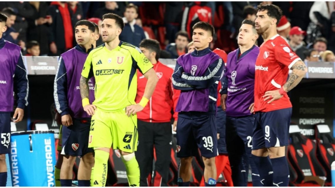 Suspendieron el partido entre Independiente y Universidad de Chile por serios incidentes