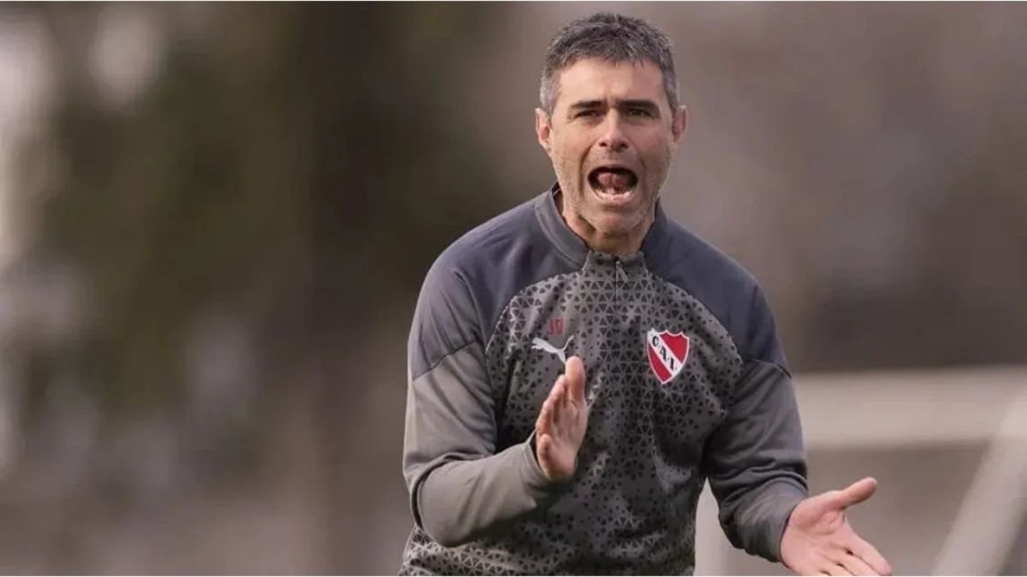 Vaccari, rojo de bronca: se enojó con el árbitro, con periodistas y pidió “ganar como sea” contra la U de Chile