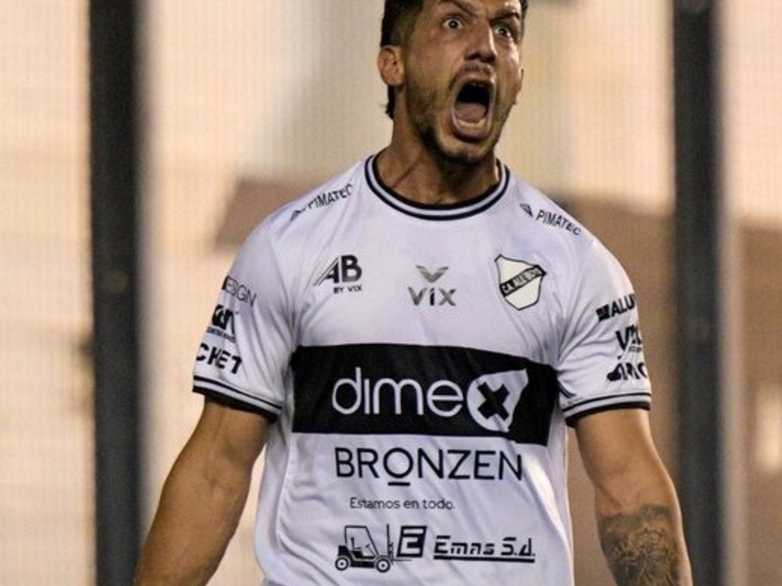 Video: con un blooper insólito, All Boys le ganó a Patronato y se alejó del fondo :: Olé