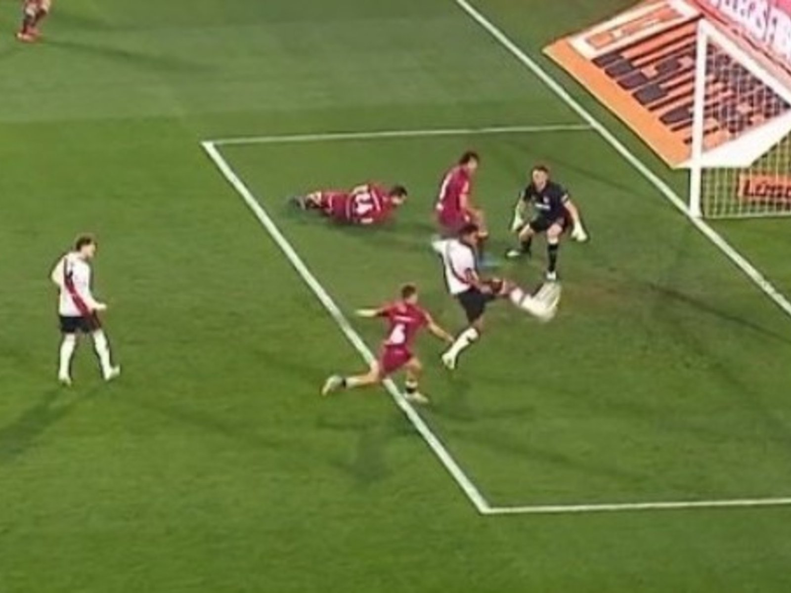Video: el gol que se perdió Borja en el arranque ante Lanús :: Olé