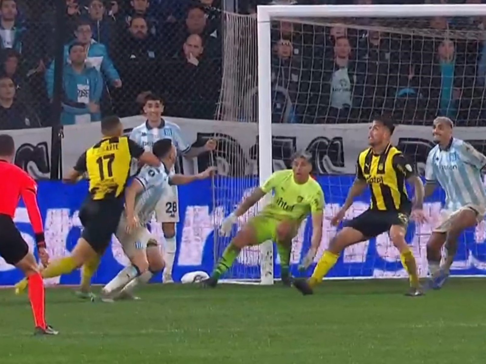 Video: el penalcito del 2 a 1 de Maravilla Martínez a Peñarol :: Olé
