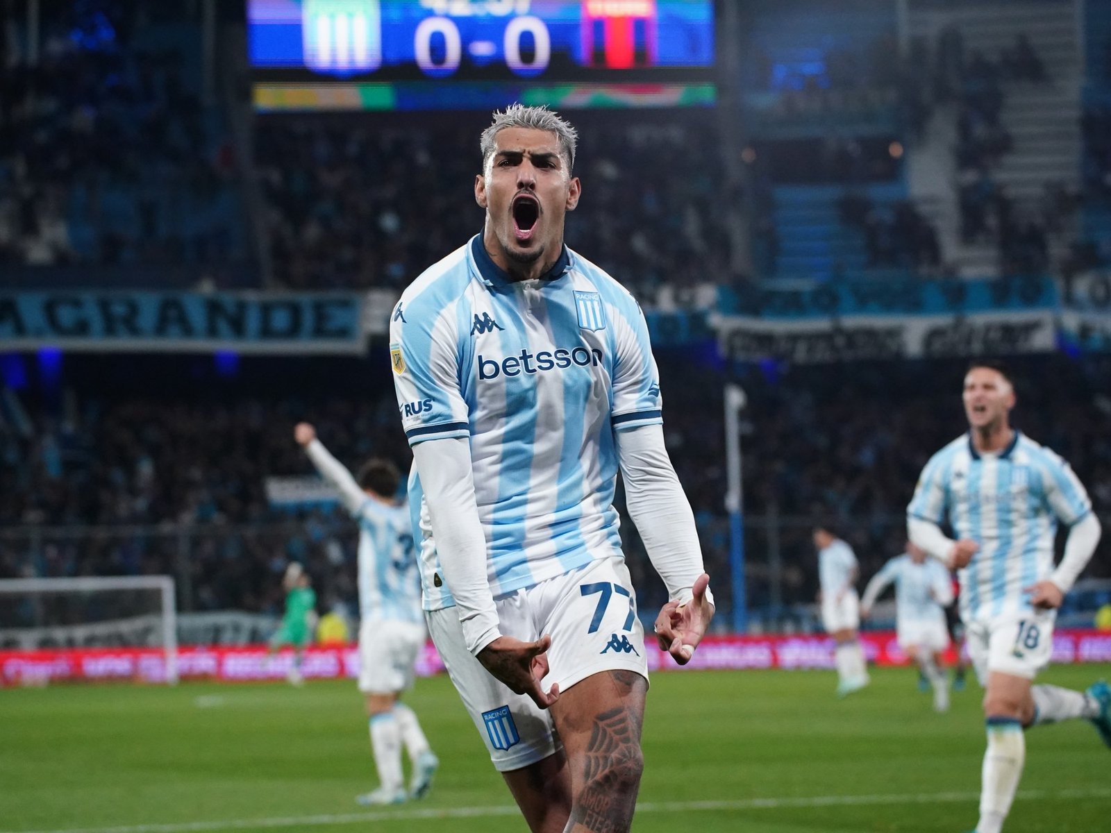 Video: el tremendo golazo de Balboa para Racing y su pelea por jugar ante Peñarol :: Olé