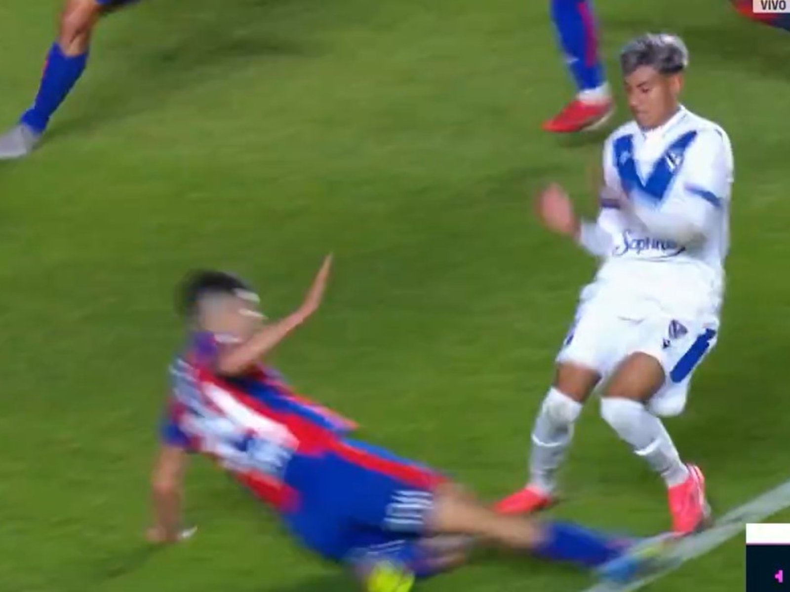 Video: la jugada por la que todo Vélez pidió penal contra San Lorenzo :: Olé