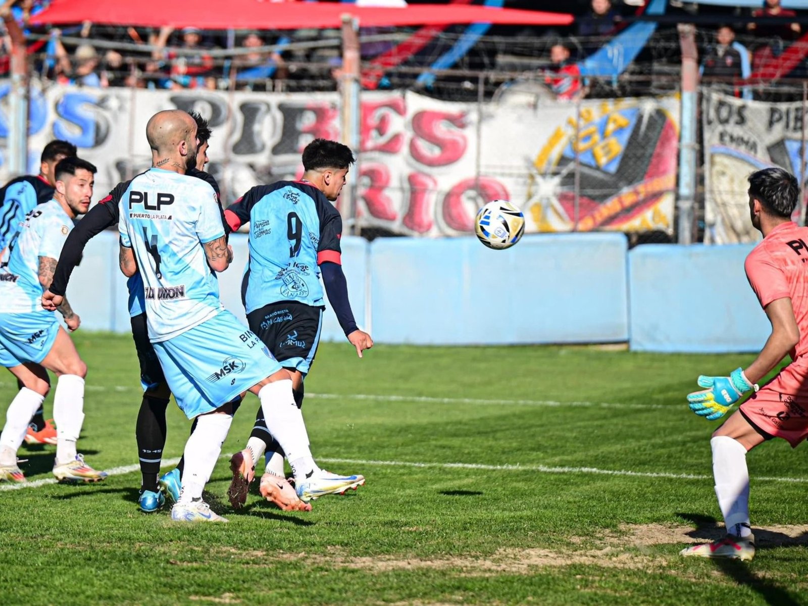 Villa San Carlos perdió el invicto y no pudo volver a la cima :: Olé