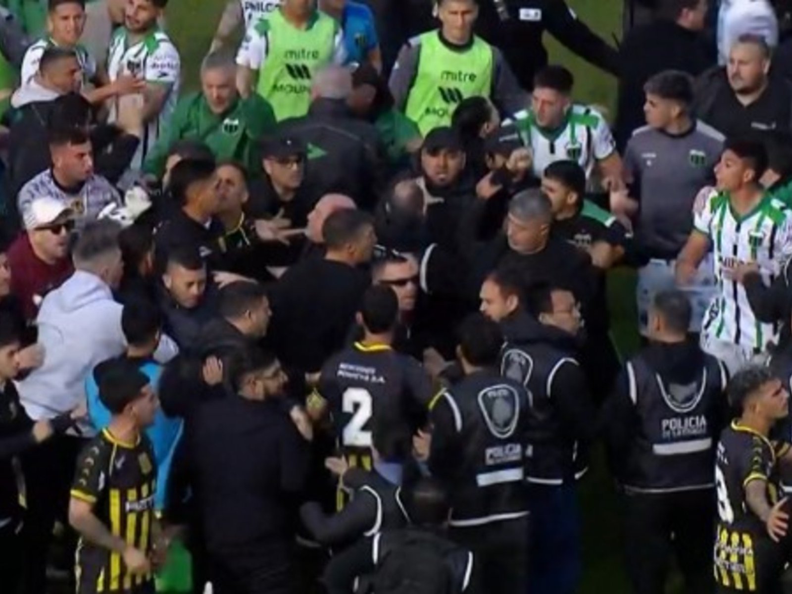 un par de detenidos, gresca y dos jugadores con contravenciones en Mataderos
