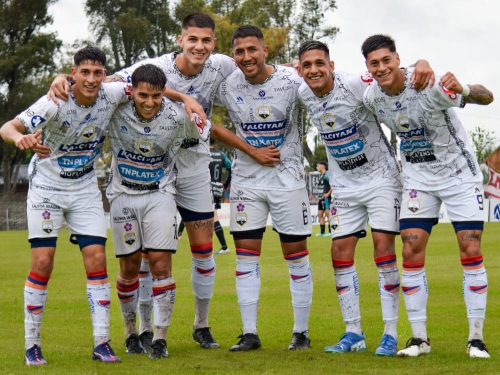 Armenio no se rinde y sigue en carrera por el Clausura :: Olé