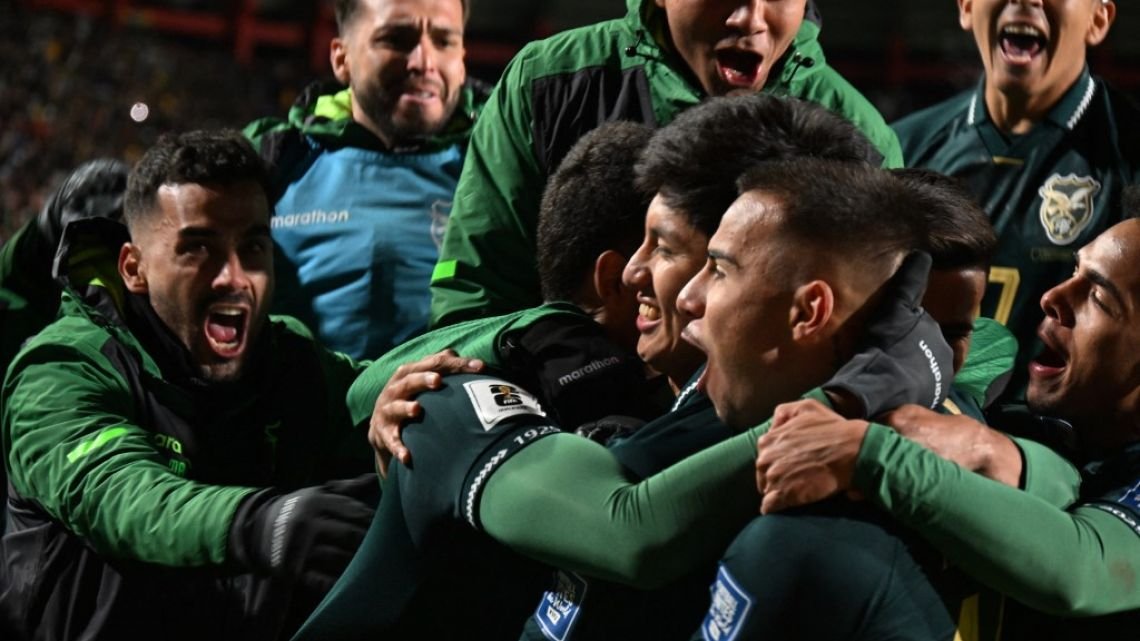 Bolivia venció a Brasil, se metió en el repechaje y los memes explotaron en redes
