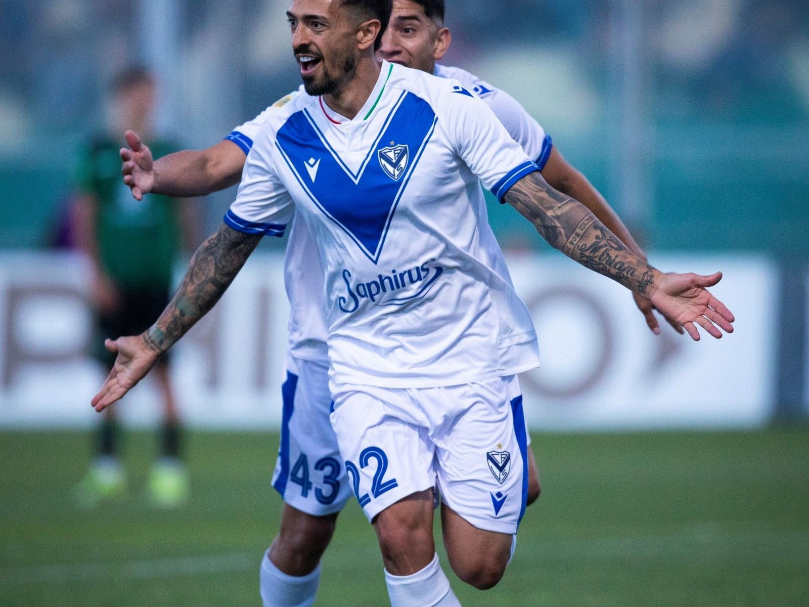 Después de cuatro meses y con la camiseta de Vélez, Manu Lanzini volvió a convertir :: Olé