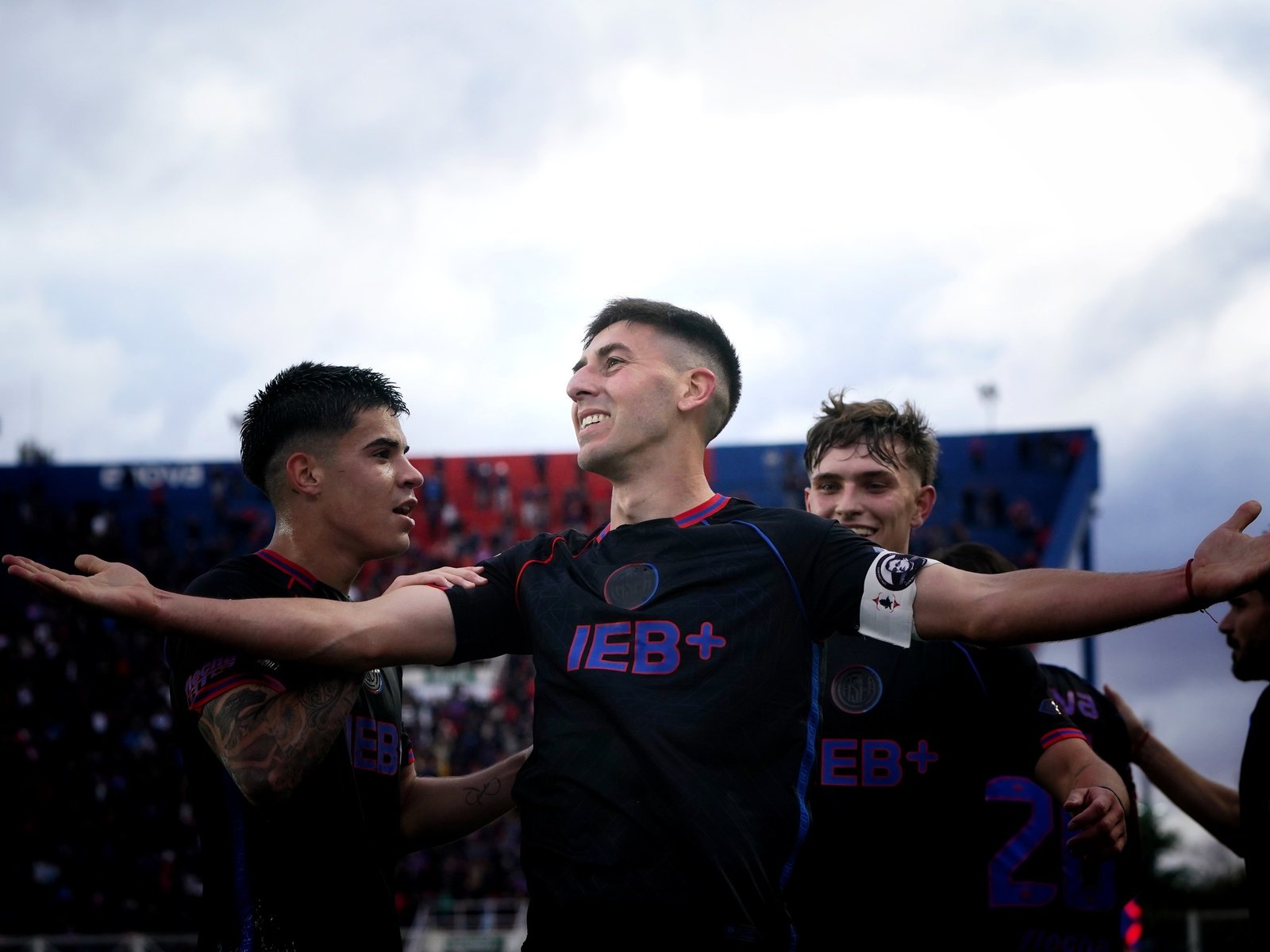 Gastón Hernández: el capitán de los 100 partidos y el gol :: Olé
