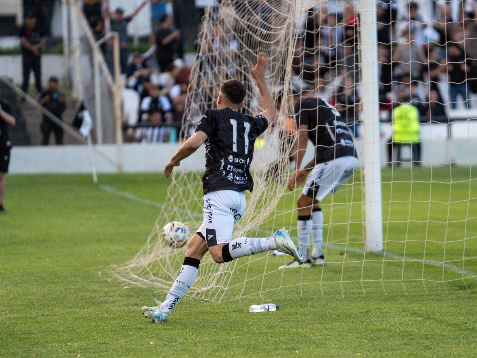 Gimnasia de Mendoza, único líder y cerca de la final por el ascenso :: Olé