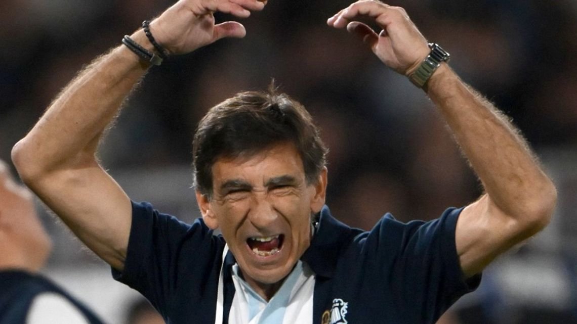 Gustavo Costas sigue escribiendo historia internacional con Racing Club