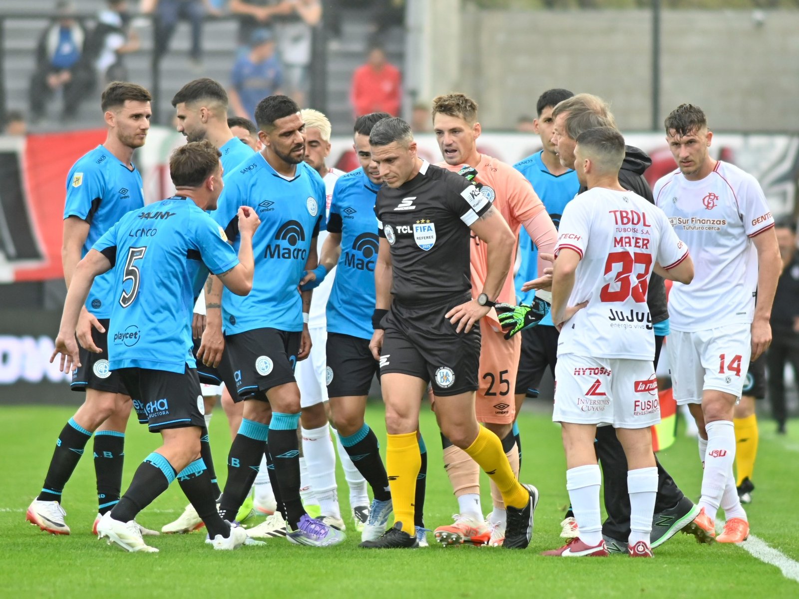 La indignación en X tras el gol que le anularon a Belgrano contra Barracas :: Olé