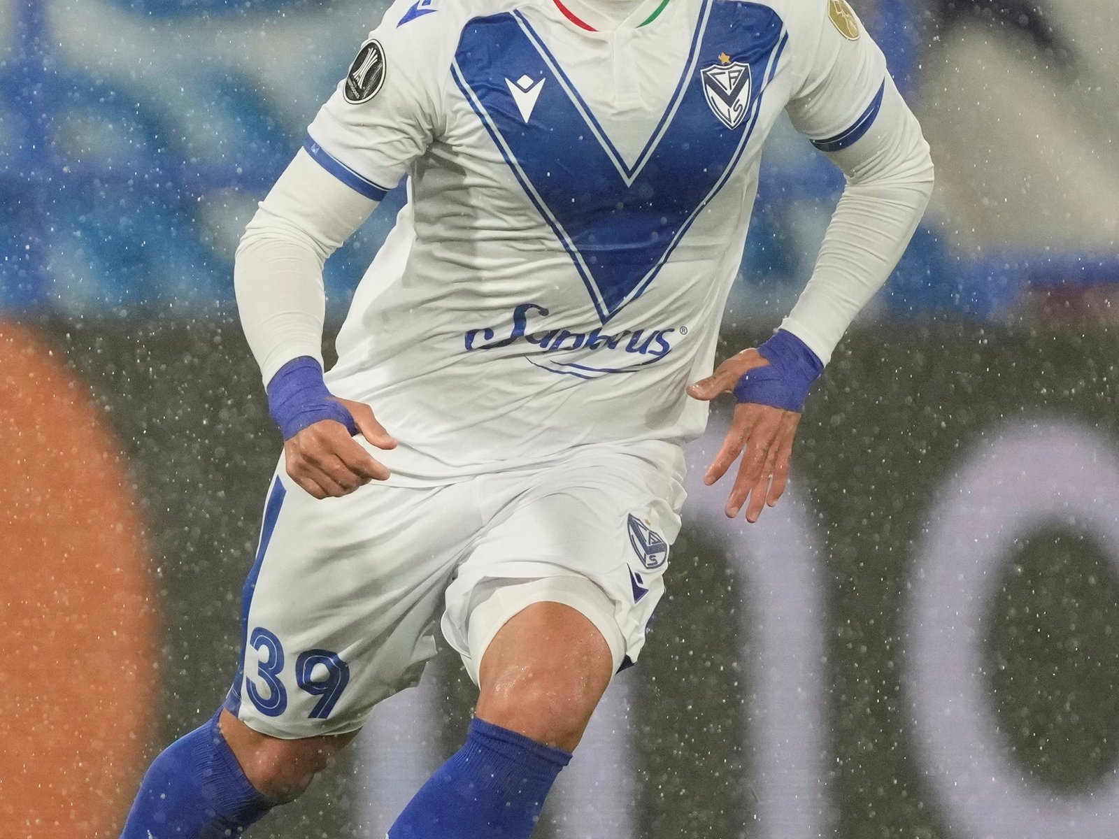 Malas noticias en Vélez: la FIFA sancionó por 12 meses a Imanol Machuca :: Olé