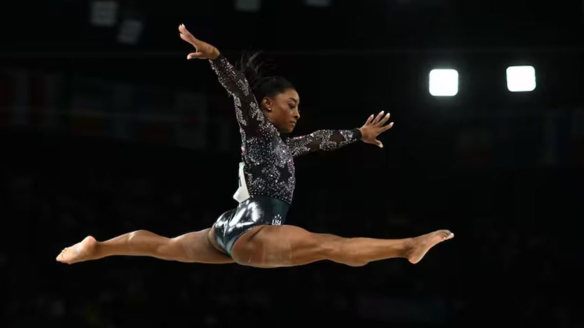 Simone Biles llega por primera vez a Buenos Aires