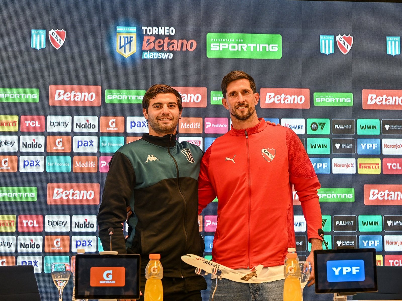 Sosa y Rey se juntaron en la previa al clásico de Avellaneda: cruces divertidos, risas y camaradería :: Olé
