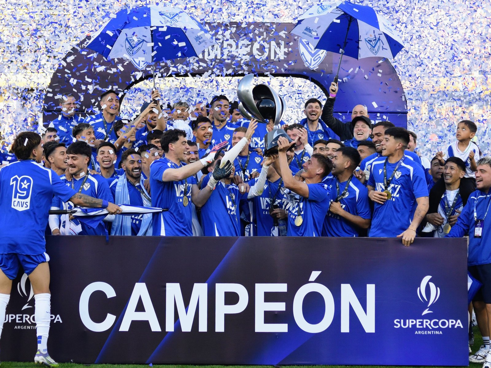 Vélez y una marca única: jugó todas las finales del fútbol argentino de 2024 :: Olé