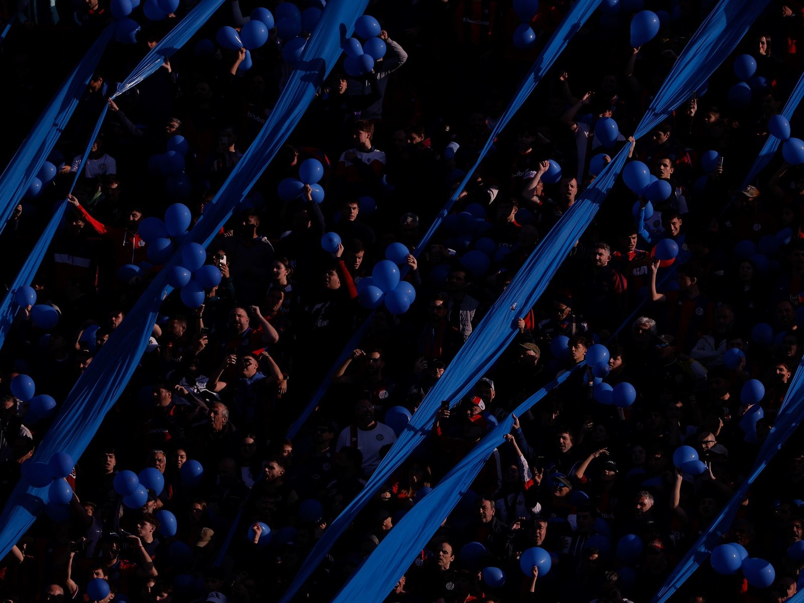 Video: el repudio de los hinchas de San Lorenzo por la crisis institucional :: Olé