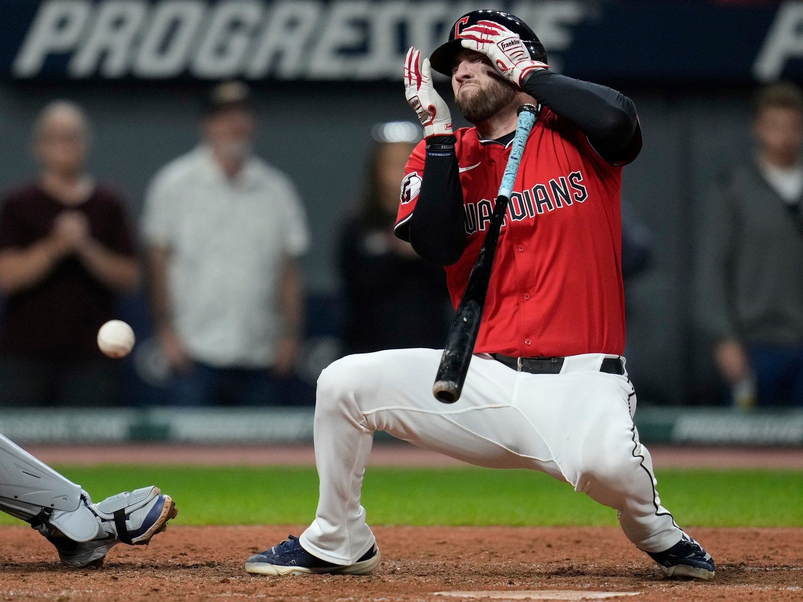 el terrible pelotazo que recibió David Fry en la cara a 159 kmh y paralizó a la MLB