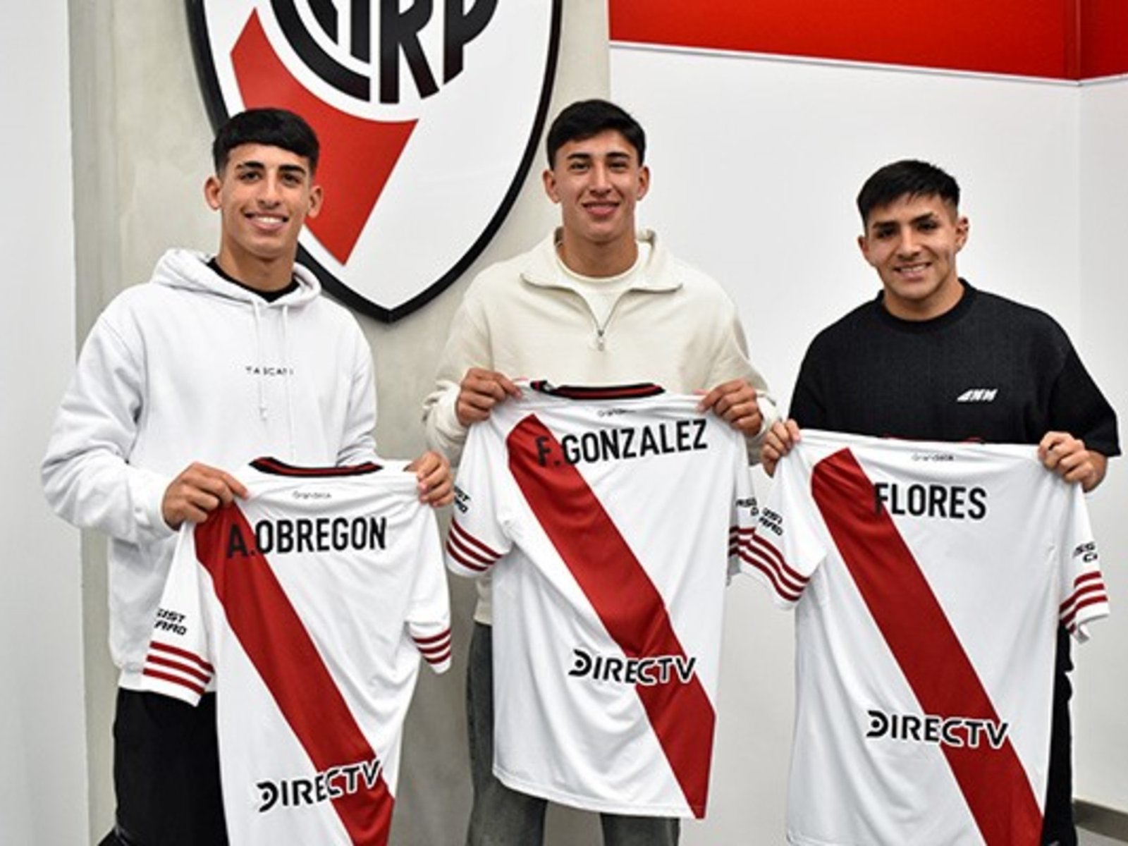 ¿Quiénes son los tres pibes de River que firmaron en el Monumental? :: Olé